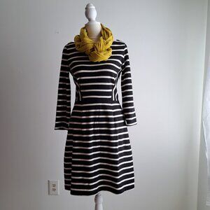 Gap xs black white striped knit dress fitted (fits more like Small imo) …